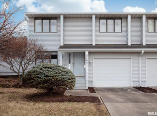 3165 Maplewood Dr, Bettendorf, IA
