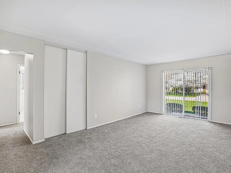 Rivercrest Apartments — Photo 89