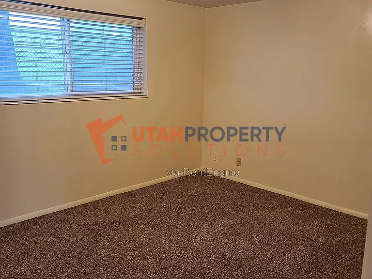 4951 S Center St #6 — Photo 7