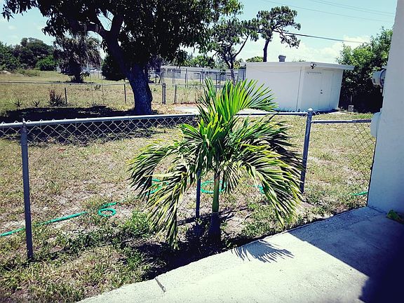 5th image of 2150 NW 27th St