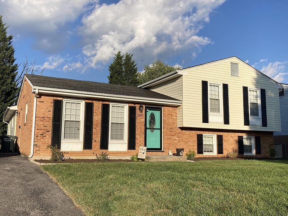 1st image of 819 Pyrtle Dr