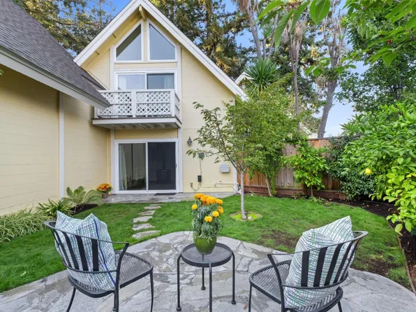 2524 W Middlefield Rd, Mountain View, CA 94043