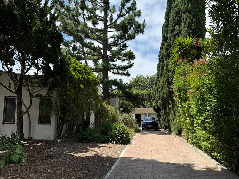 4241 Lincoln Ave — Photo 3