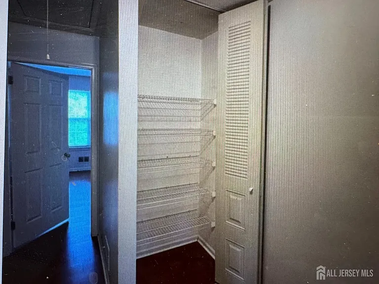 211 Gambocz Ct S — Photo 16