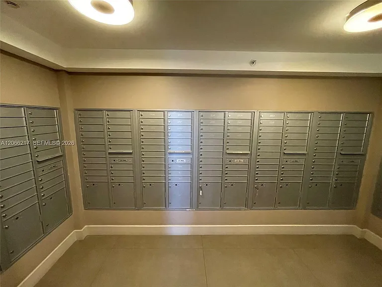 600 NE 27th St #1205 — Photo 3