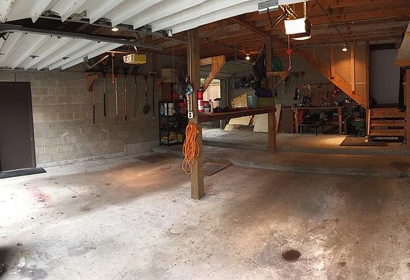 5th image of 19 E Lincoln Ave