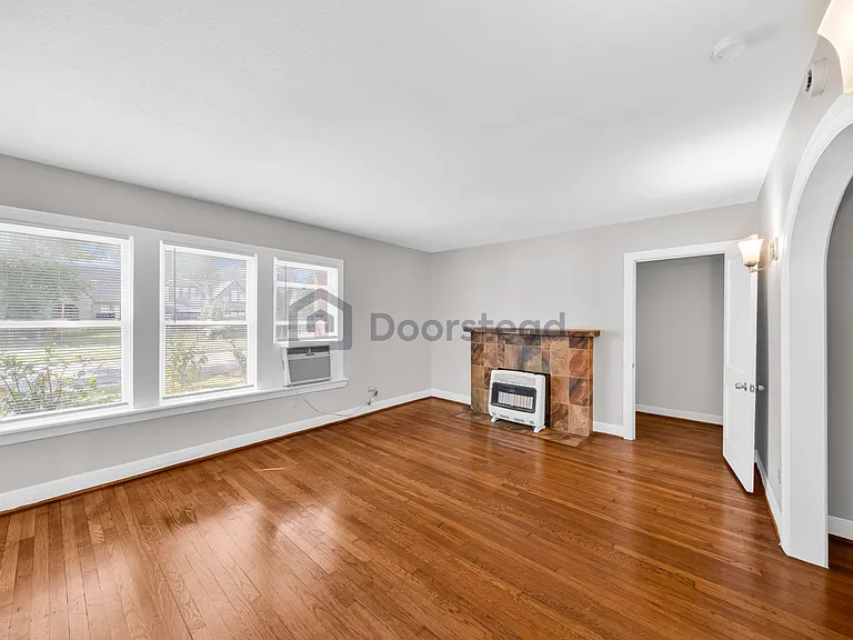 2121 Alabama St — Photo 9