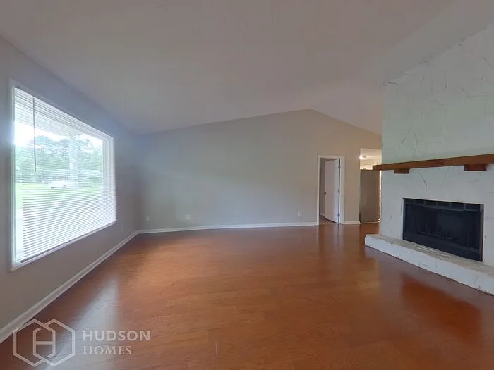 4 bed, 2.0 bath, 1632 sqft, $2,415 — Photo 3