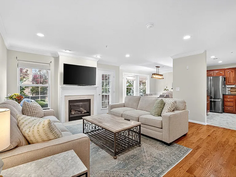 34 Marina Dr — Photo 1