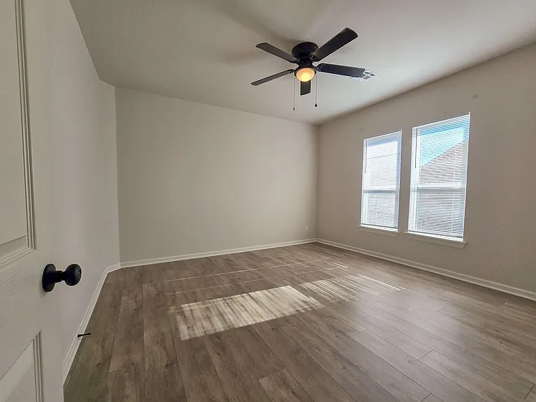 1224 N Market Ave — Photo 9