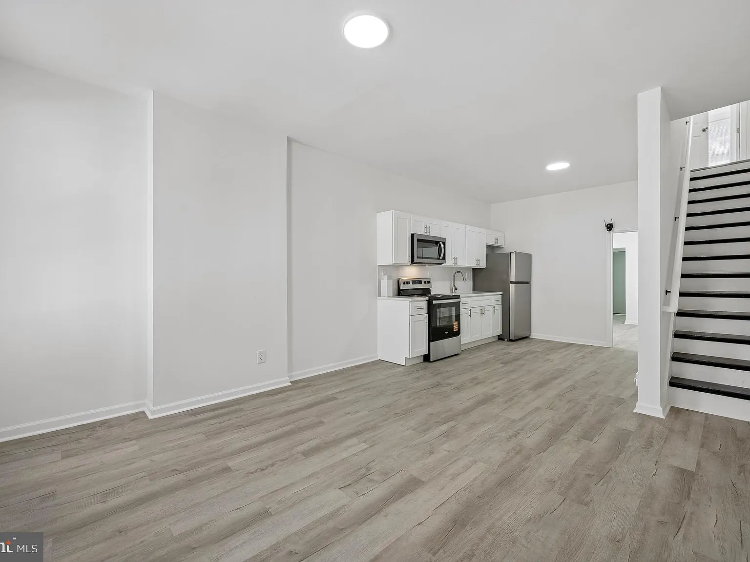 4 bed, 1.0 bath, 1024 sqft, $1,375 — Photo 1