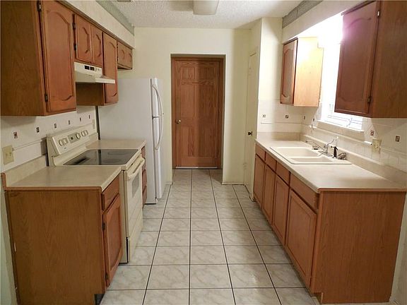 3rd image of 3108 Southpark Ln