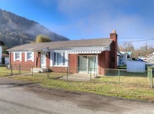 208 11th St, Hansford, WV