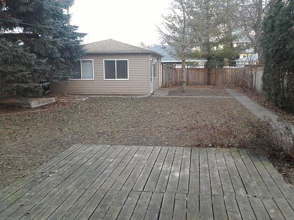 Huge Fenced in Yard