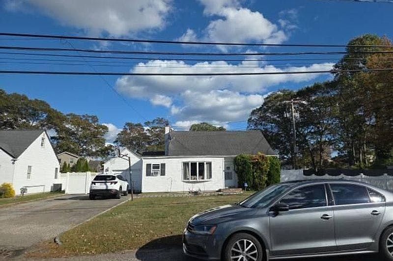 1st image of 73 Gladstone Ave