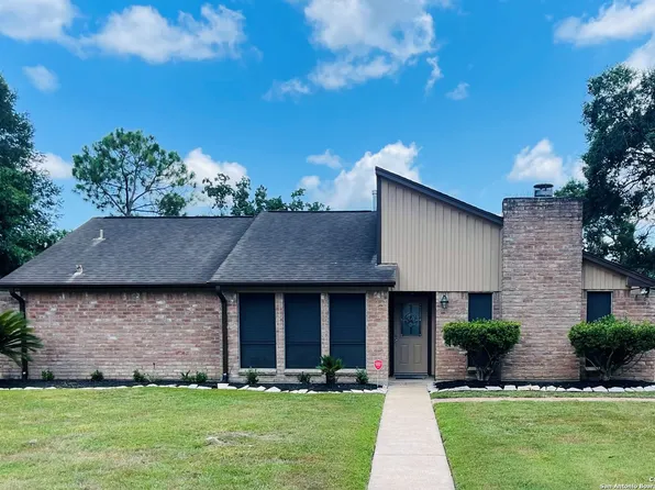 207 W Larkspur Dr, Alvin, TX 77511