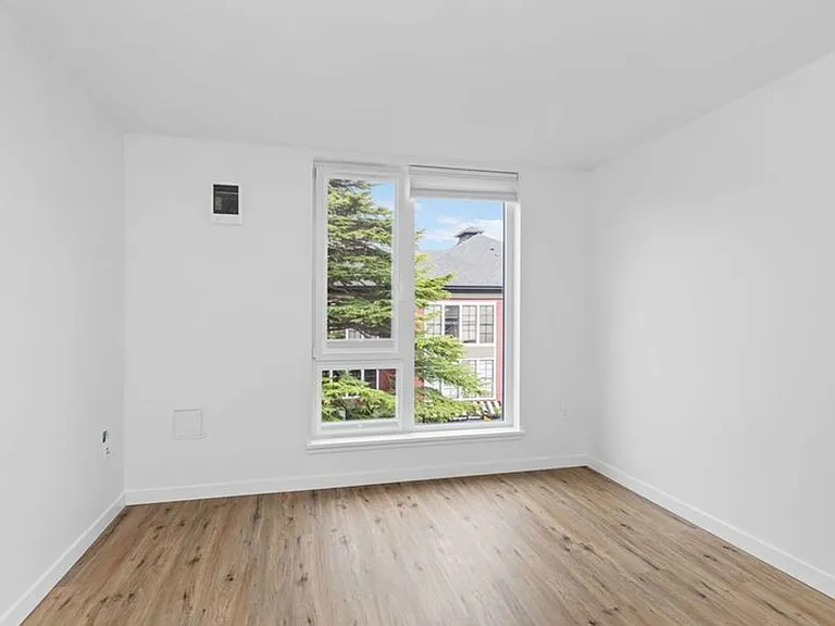 CHRONICLE: Stylish Wallingford Studios with Full Appliance Package & Premium Amenities — Photo 62