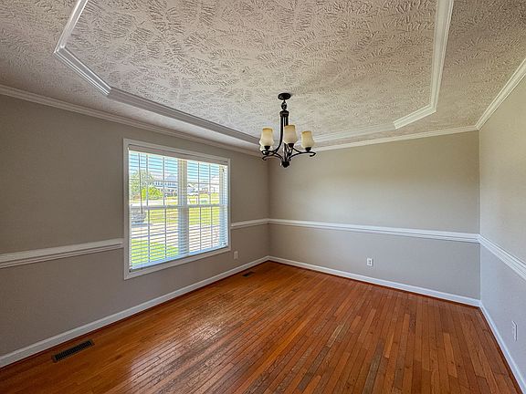 3rd image of 95 Gloucester Ct