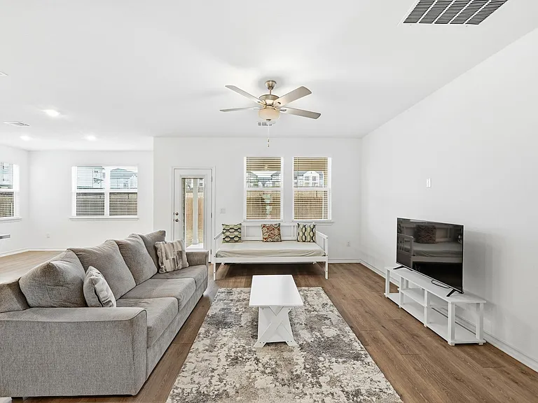 2907 Tavern Dr — Photo 9