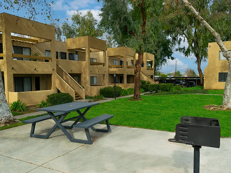 Rivera Apartments — Photo 2