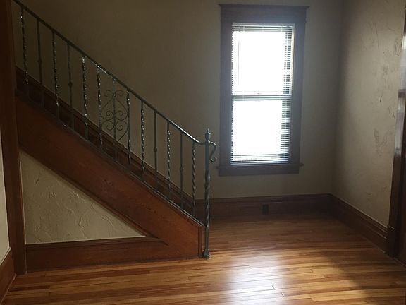 2nd image of 1241 Ontario St