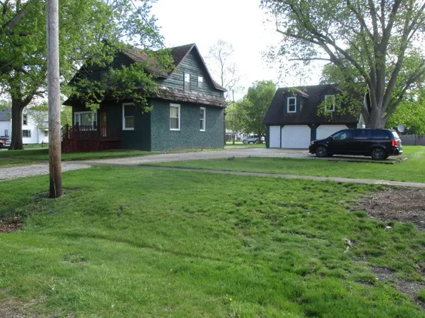 124 N Broadway St, Fisher, IL 61843