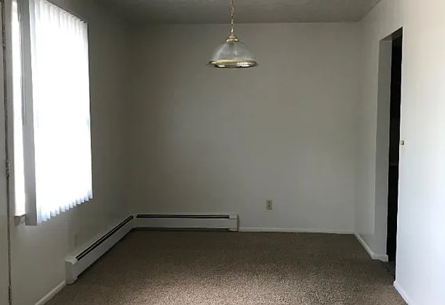 Eastown Villa Apartments — Photo 9
