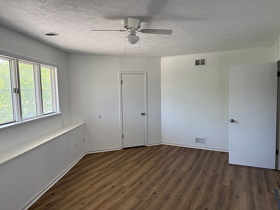 4th image of 1804 Vanburen St #2