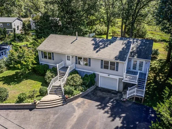 18 Russell Dr, North Kingstown, RI 02852