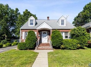 325 1st St, Saddle Brook, NJ 07663