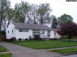 374 Lynn Dr, Cuyahoga Falls, OH 44221
