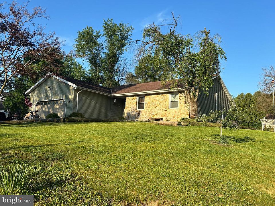 1st image of 223 Pineview Dr