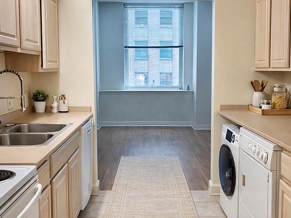 2nd image of 1600 Arch St APT 612