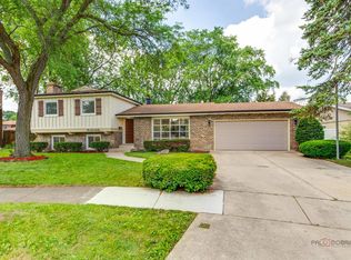 522 N Castle Rd, Addison, IL 60101