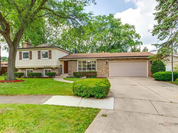 522 N Castle Rd, Addison, IL 60101