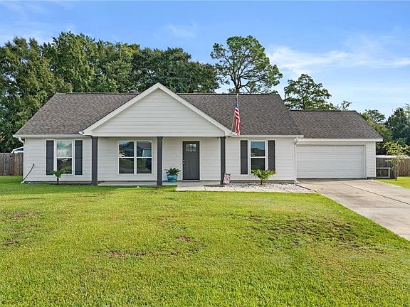 2nd image of 228 Lakefront Cir