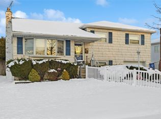 38 Cambridge Dr, Hicksville, NY 11801
