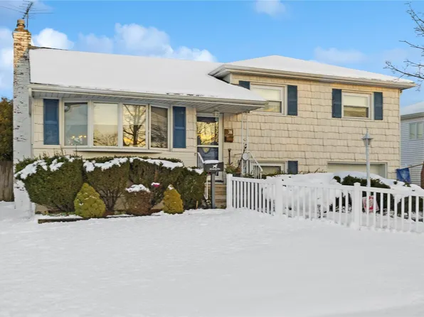 38 Cambridge Drive, Hicksville, NY 11801