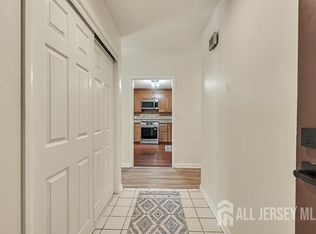 127 Oakmont Ct, Edison, NJ 08820