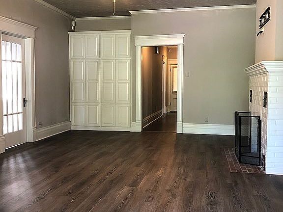 5th image of 2421 County Ave