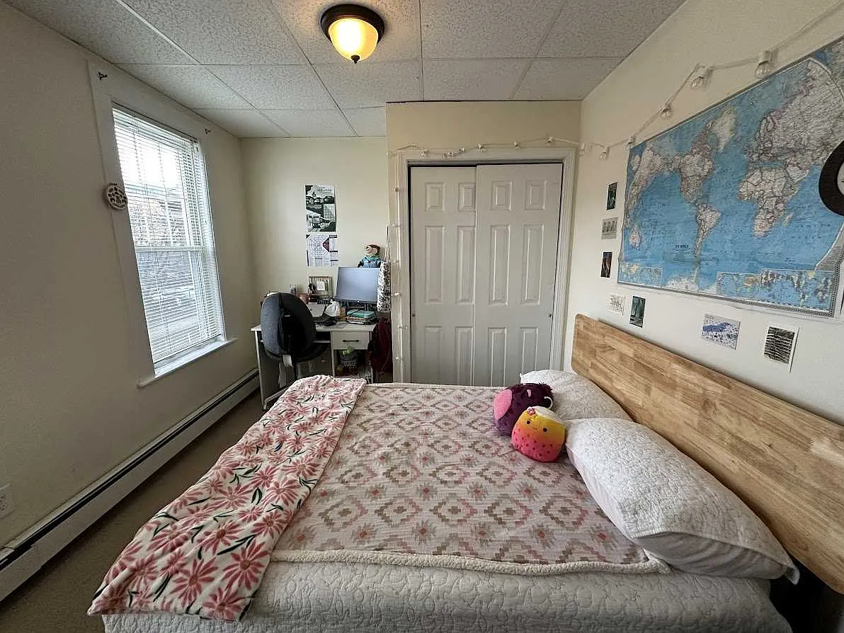 3 bed, $3,425 — Photo 2