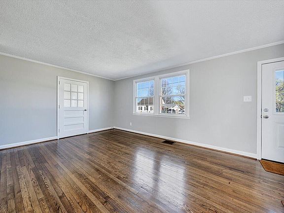 3rd image of 2105 Mountain Ave