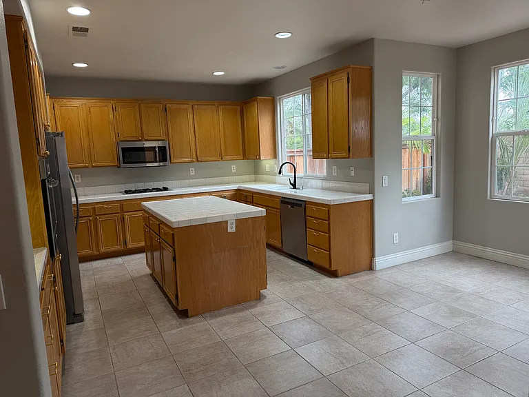 386 Avenida La Cuesta — Photo 2