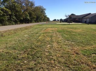 12 Countryview Ln, Flora, IL 62839