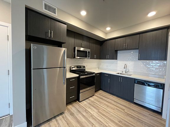 5th image of 548 W Date St #401