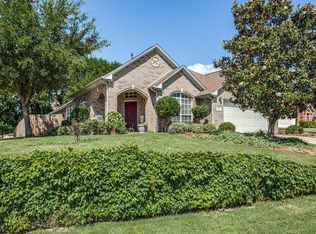 801 Oak Hill Ct, Burleson, TX 76028
