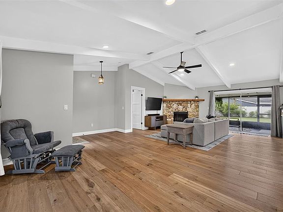 4th image of 111 TARPON CIRCLE