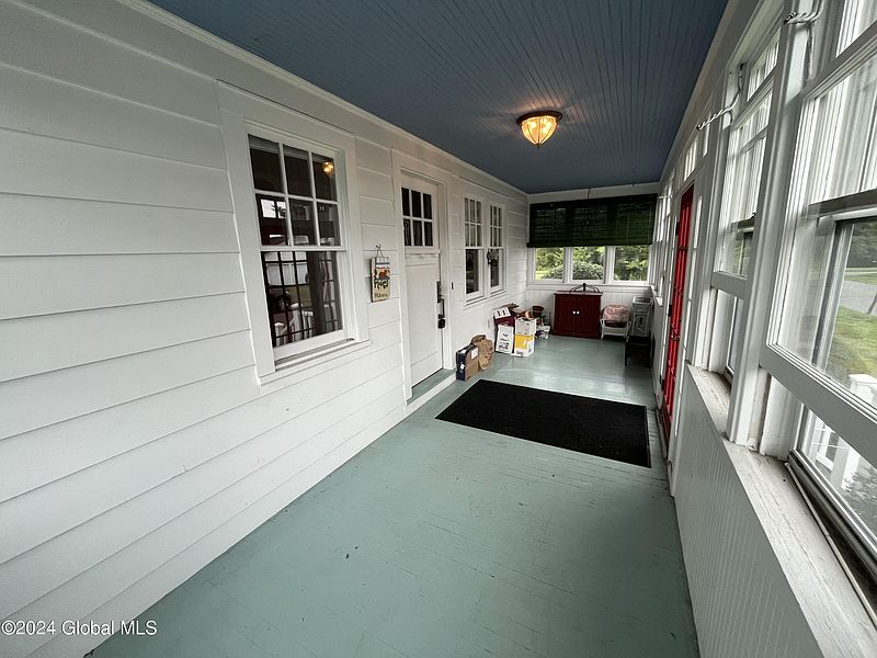 5th image of 41 Meadowlawn Avenue
