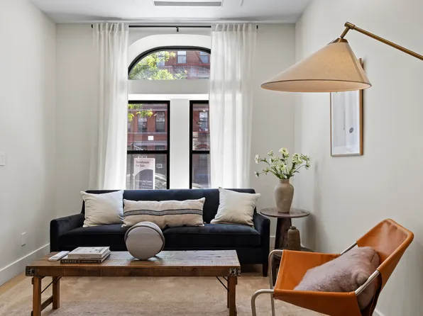 389 Manhattan Avenue image 4 of 38