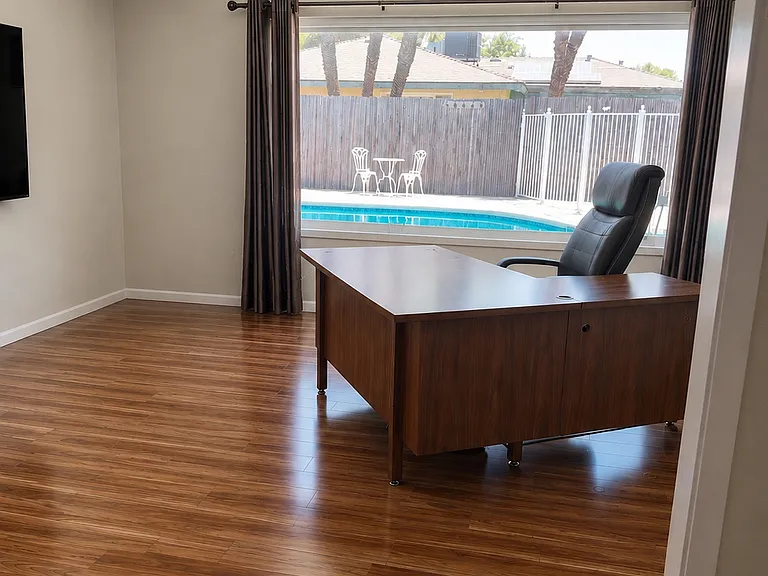 6378 N Poplar Ave — Photo 10